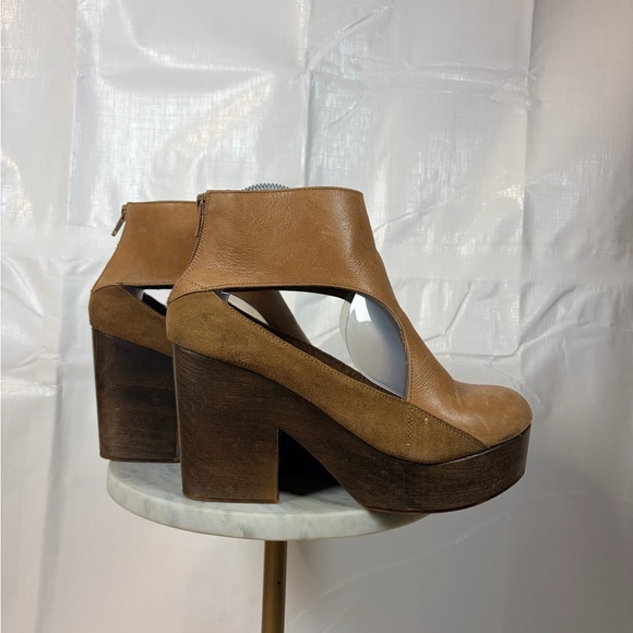 Free People Shoes - Free People Horizon Suede & Leather Block Heel Clog Bootie in Camel Size 39